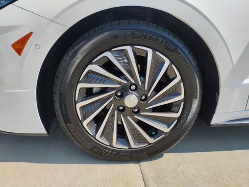 Used 2023 Hyundai Sonata Limited w/ Cargo Package FWD image 31