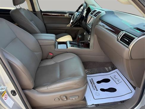Used 2018 Lexus GX 460 Premium w/ Premium Package AWD/4WD image 33