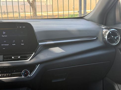 Used 2025 Chevrolet Equinox LT FWD image 36