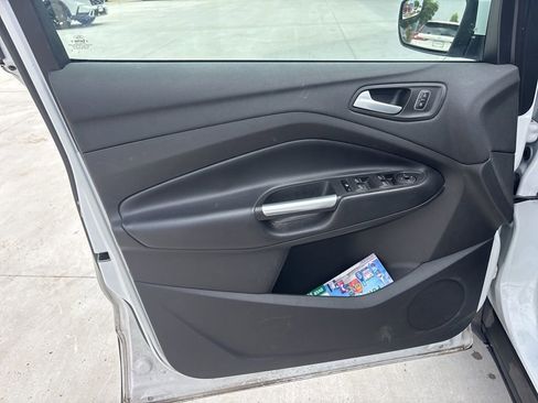 Used 2019 Ford Escape SE FWD image 4