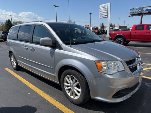 Used 2015 Dodge Grand Caravan SXT w/ UConnect Hands-Free Group image 4