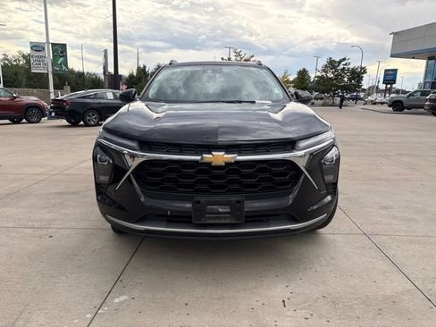 Used 2024 Chevrolet Trax LT FWD image 2