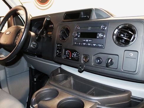 Used 2014 Ford E-350 and Econoline 350 XLT image 52