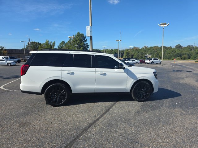 Used 2025 Ford Expedition Platinum w/ Stealth Appearance Package AWD/4WD image 2