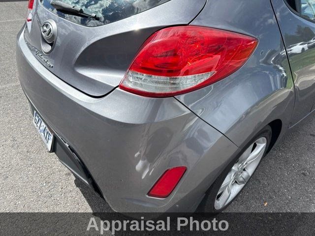 Used 2013 Hyundai Veloster FWD image 3