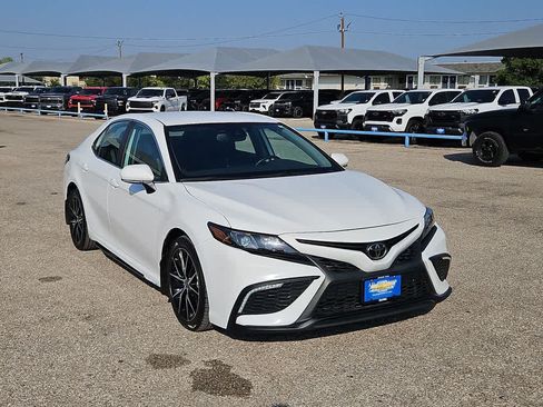 Used 2023 Toyota Camry SE w/ Convenience Package FWD image 2