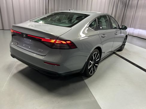 Used 2023 Honda Accord Touring image 7