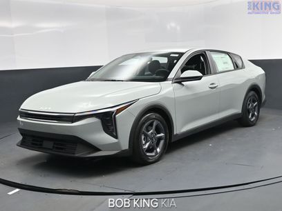 New 2025 Kia K4 LXS