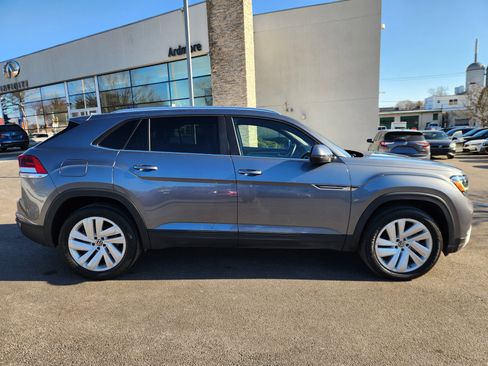 Used 2023 Volkswagen Atlas Cross Sport SE image 6