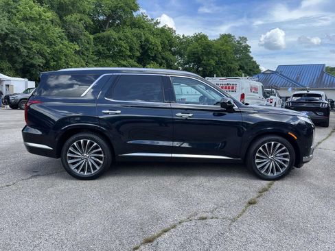 Used 2023 Hyundai Palisade Calligraphy w/ Cargo Package FWD image 2