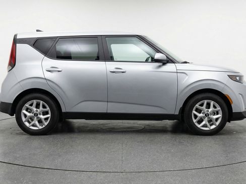 Used 2025 Kia Soul LX w/ LX Technology Package image 11