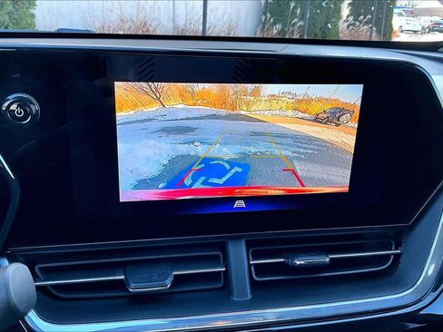 Used 2024 Chevrolet Trax ACTIV w/ Driver Confidence Package image 29