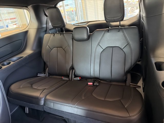 New 2027 Chrysler Pacifica Select FWD image 15