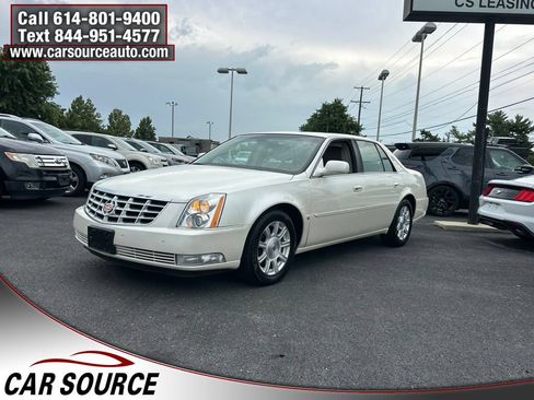 Used 2008 Cadillac DTS w/ Sun And Sound Package FWD image 2