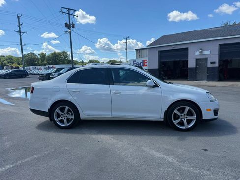 Used 2010 Volkswagen Jetta SE FWD image 6