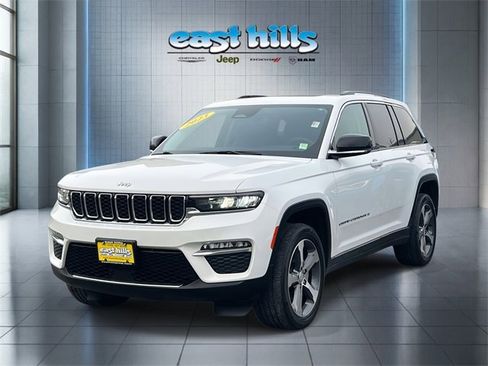 Certified 2023 Jeep Grand Cherokee Limited image 3