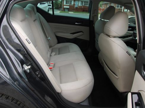 Used 2021 Nissan Altima 2.5 SV FWD image 12