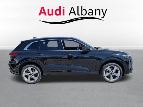 Used 2025 Audi Q5 Premium Plus w/ Premium Plus AWD/4WD image 3