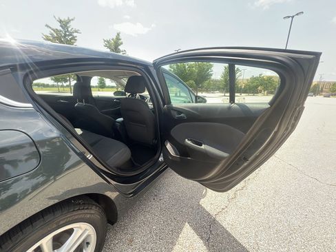 Used 2017 Chevrolet Cruze LT w/ Convenience Package FWD image 12