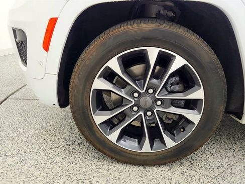 Used 2021 Jeep Grand Cherokee L Overland w/ Advanced Protech Group III image 9