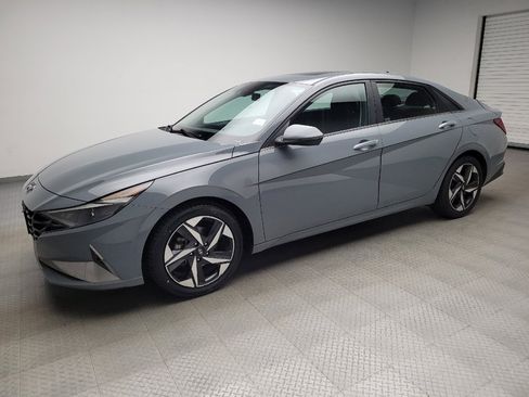 Used 2021 Hyundai Elantra SEL w/ Convenience + Premium Package FWD image 2