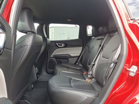 Used 2025 Jeep Compass Limited image 10