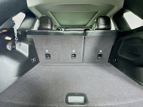 Used 2021 Jeep Cherokee Limited image 29