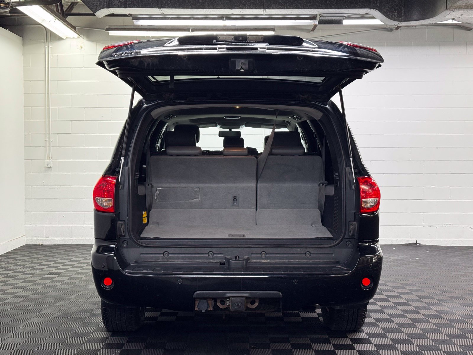 Used 2010 Toyota Sequoia SR5 AWD/4WD image 38