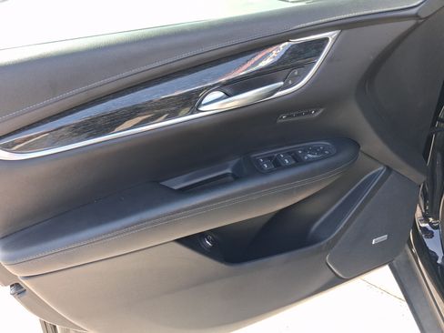 Used 2020 Cadillac XT5 Premium Luxury FWD image 12