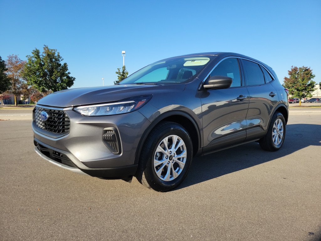 Used 2023 Ford Escape Active AWD/4WD image 2
