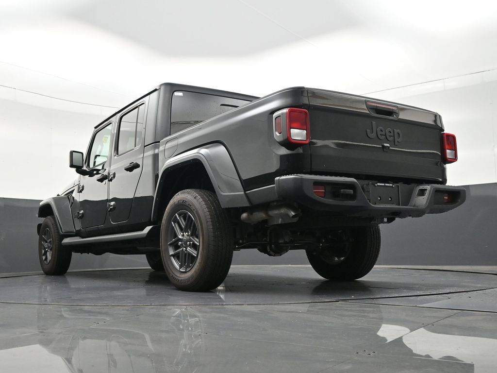 Used 2025 Jeep Gladiator Sport AWD/4WD image 24