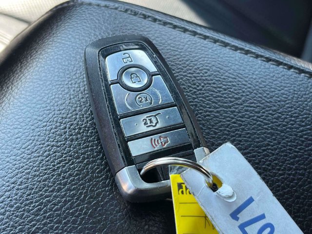 Used 2018 Ford Expedition Limited w/ Equipment Group 301A AWD/4WD image 41
