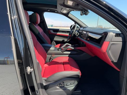 New 2026 Porsche Cayenne AWD/4WD image 14