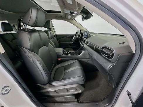 Certified 2025 Honda Pilot Touring image 28