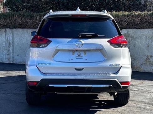 Used 2018 Nissan Rogue SV w/ Sun & Sound Touring Package AWD/4WD image 4