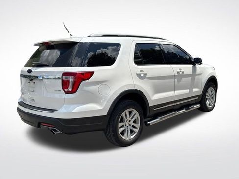Used 2018 Ford Explorer XLT w/ Equipment Group 201A AWD/4WD image 6