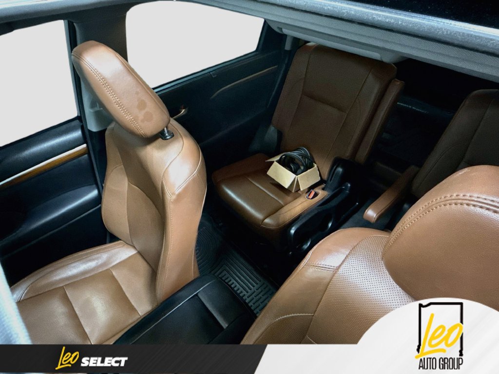 Used 2018 Toyota Highlander Limited w/ Carpet Mat Package (TMS) FWD image 25