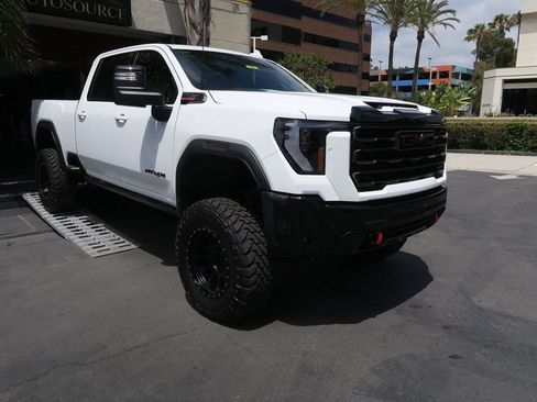 Used 2025 GMC Sierra 2500 AT4X AWD/4WD image 4