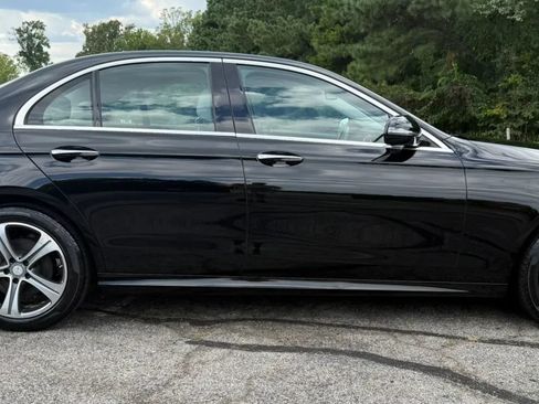 Used 2017 Mercedes-Benz E 300 4MATIC image 2