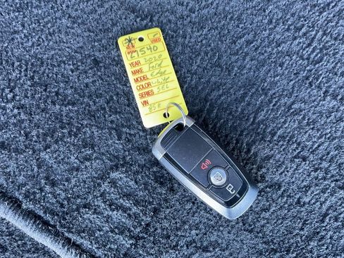 Used 2020 Ford Edge SEL image 22