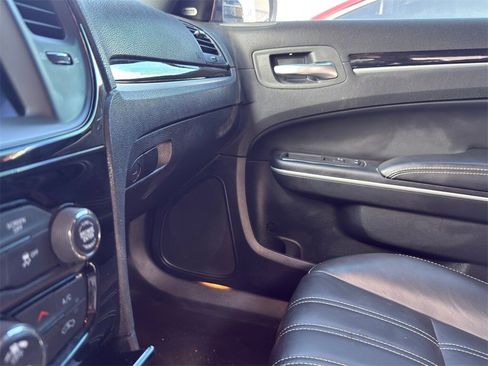 Used 2019 Chrysler 300 S image 19