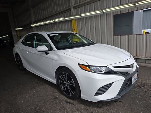 Used 2019 Toyota Camry SE w/ Carpet Mat Package FWD image 3