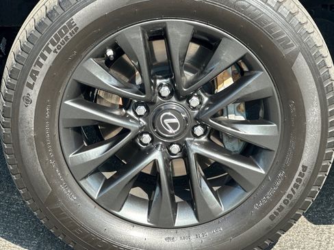 Used 2020 Lexus GX 460 Premium w/ Premium Package AWD/4WD image 13
