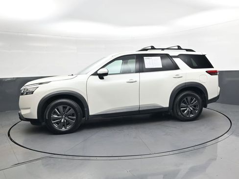 Used 2022 Nissan Pathfinder SV image 8