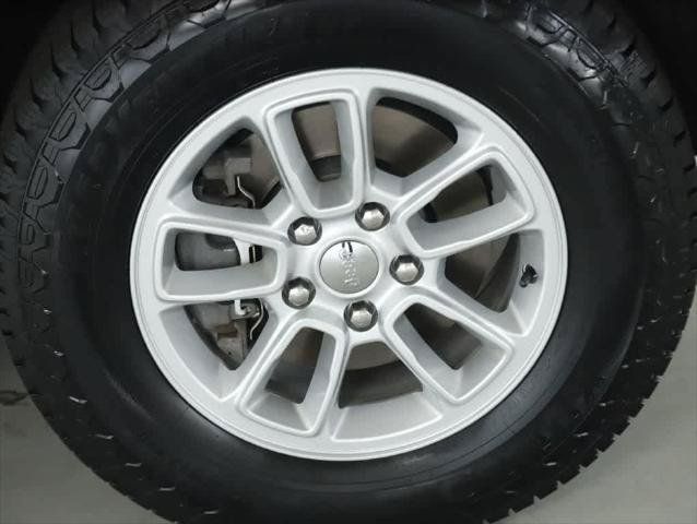 Certified 2020 Jeep Grand Cherokee Laredo AWD/4WD image 10