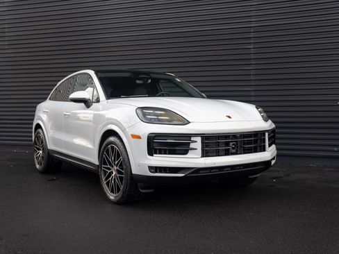 New 2026 Porsche Cayenne Base image 9