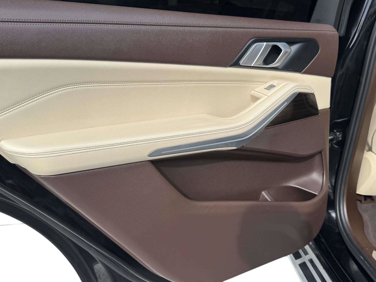 Used 2019 BMW X7 xDrive40i w/ Cold Weather Package AWD/4WD image 34