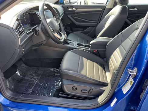 Used 2024 Volkswagen Jetta SE image 14