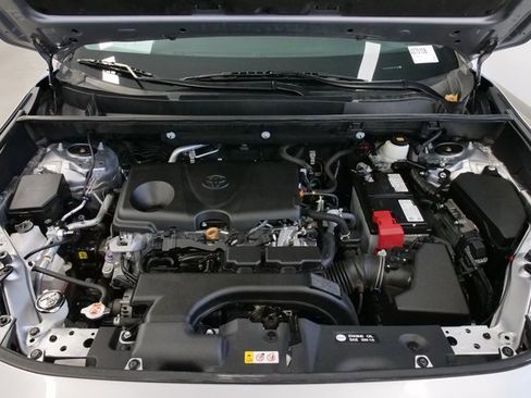 Used 2021 Toyota RAV4 XLE Premium image 9