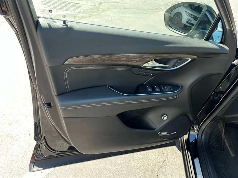 Used 2023 Buick Envision Avenir AWD/4WD image 18